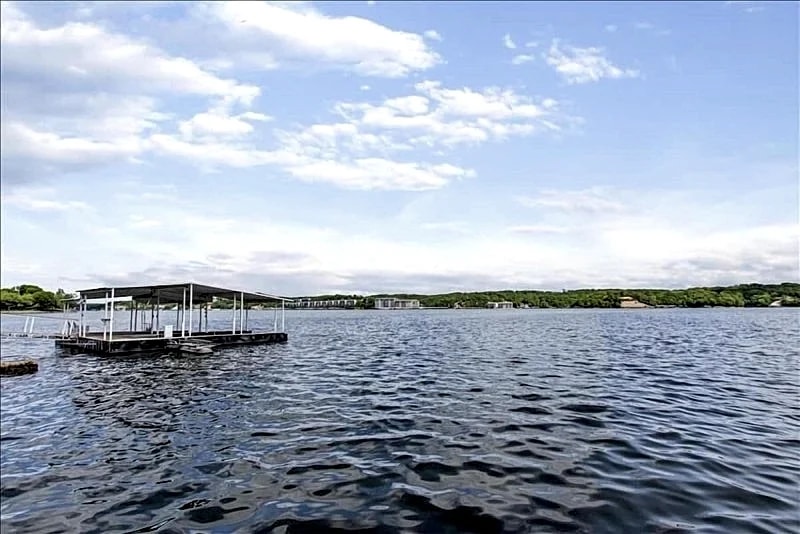Ken's Kabin a nostalgic Lake of the Ozarks cabin with a fantastic view! in Lake Ozark, Missouri, United States — photo 2