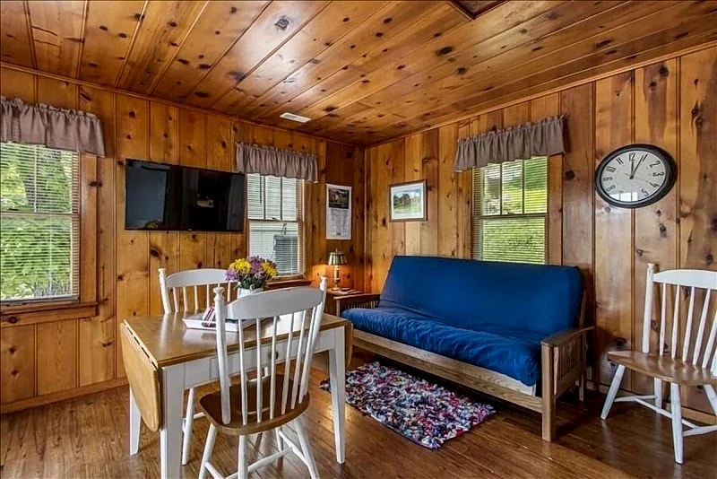 Ken's Kabin a nostalgic Lake of the Ozarks cabin with a fantastic view!