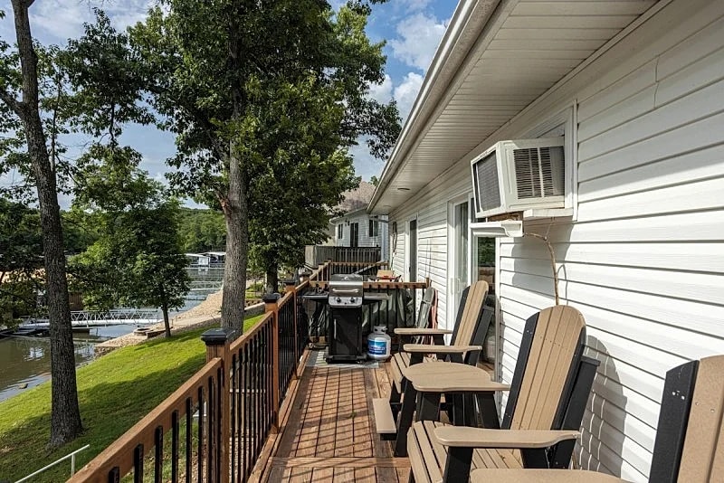 Relax Away Bay 5 - Quiet Waterfront Tranquility in Sunrise Beach, Missouri, United States — photo 4
