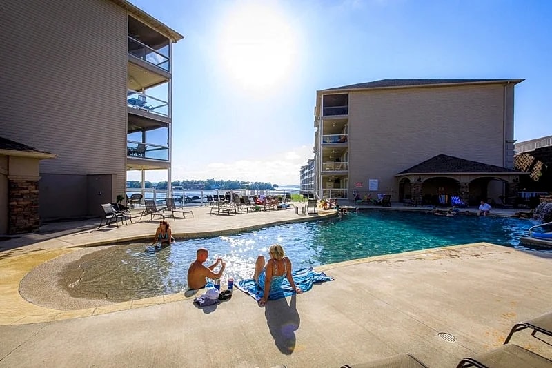 Lands End 216 - Beautiful Waterfront Condo! in Osage Beach, Missouri, United States — photo 4