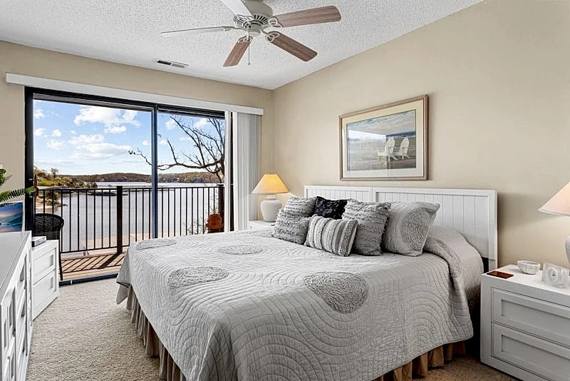 Water's Edge 22-2B Beautiful 3 Bedroom Waterfront Condo with Exquisite View!