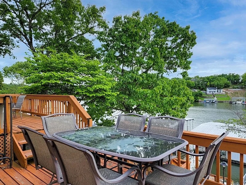 Sunset Retreat - A Classic Family Lakehouse in Osage Beach, Missouri, United States — photo 1