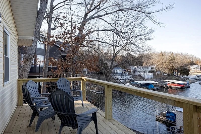 Viewside Getaway - Newly Updated Waterfront Home! in Rocky Mount, Missouri, United States — photo 4