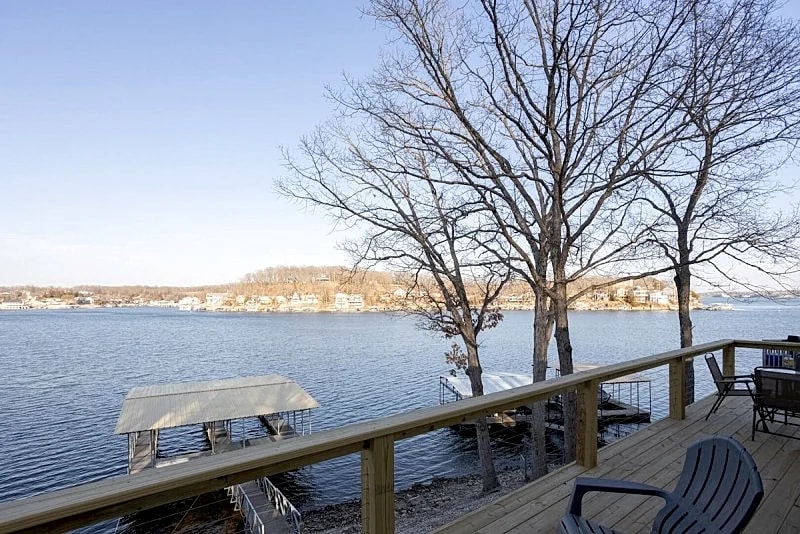 Viewside Getaway - Newly Updated Waterfront Home! in Rocky Mount, Missouri, United States — photo 2