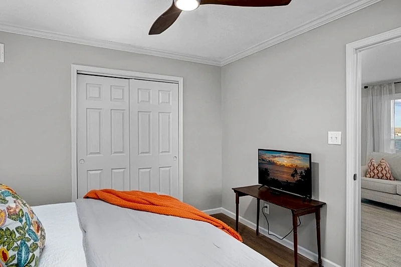 Viewside Getaway - Newly Updated Waterfront Home! in Rocky Mount, Missouri, United States — photo 3
