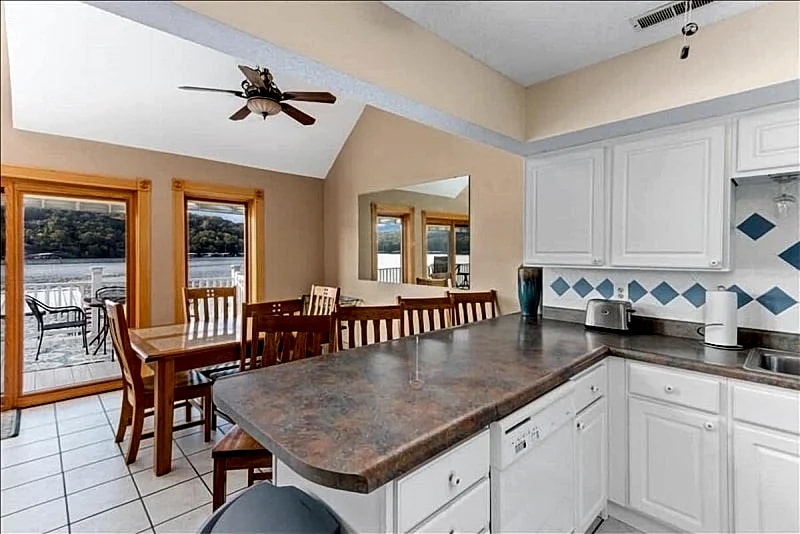 Casa Del Sol - Waterfront Home with Gorgeous Views! in Rocky Mount, Missouri, United States — photo 4