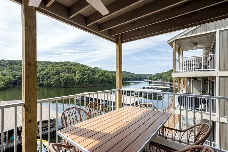 Lazy Days E-08 - Cozy Waterfront Condo in Osage Beach in Osage Beach, Missouri, United States — photo 4