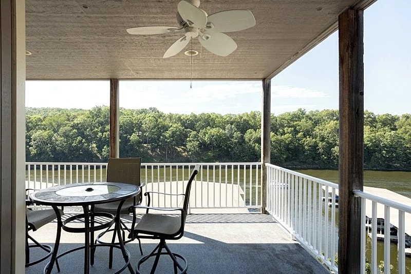 Lazy R-06 3 bedroom 3.5 bath waterfront condo with room to spread out! in Osage Beach, Missouri, United States — photo 1