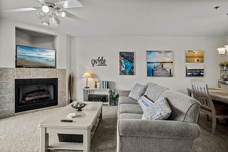 PVB 1A-132 Two Bedroom Lakefront Condo with View of the State Park! in Osage Beach, Missouri, United States — photo 4