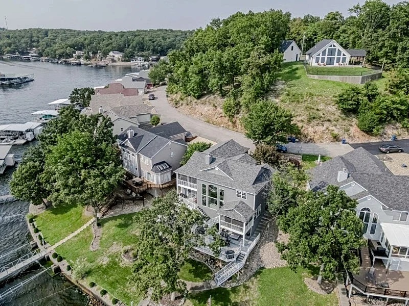 Cimmaron Bay Retreat - Where Comfort Meets Style! in Sunrise Beach, Missouri, United States — photo 3