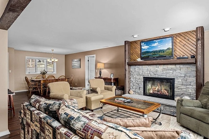 Knolls 0511 - Spacious Waterfront Condo! in Osage Beach, Missouri, United States — photo 2