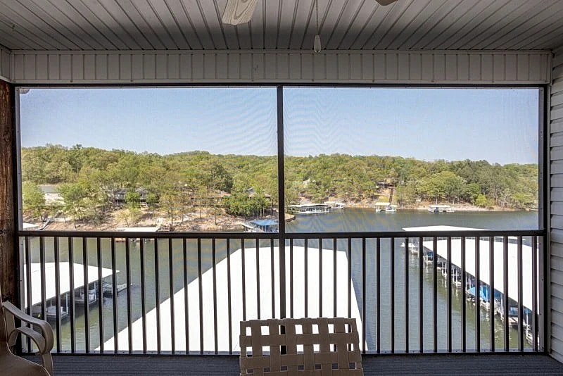 Lighthouse Landing 5-403 - Waterfront Condo with Screened Deck! in Lake Ozark, Missouri, United States — photo 4
