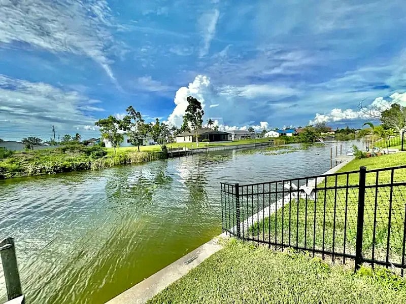 Villa Celia: Luxurious Villa, Directly on the Water in Pure Nature with Lake Access in Cape Coral, Florida, United States — photo 4