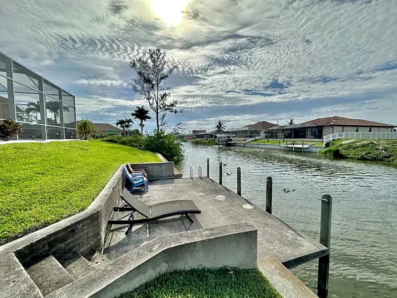 Villa Celia: Luxurious Villa, Directly on the Water in Pure Nature with Lake Access in Cape Coral, Florida, United States — photo 2