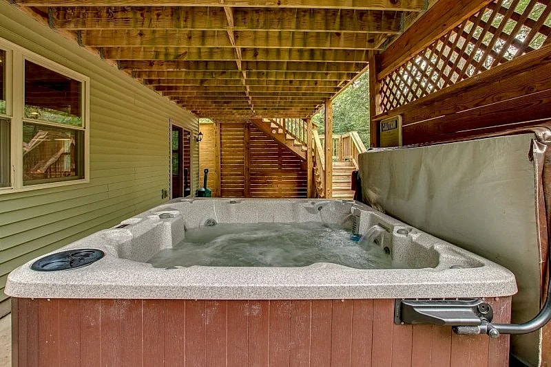 "Acorn" Near Skiing, Lake/ Beach, Fire Pit, Hot Tub, Grill, Pool Table, Arcade Games, Gas Fireplace in Lake Harmony, Pennsylvania, United States — photo 3