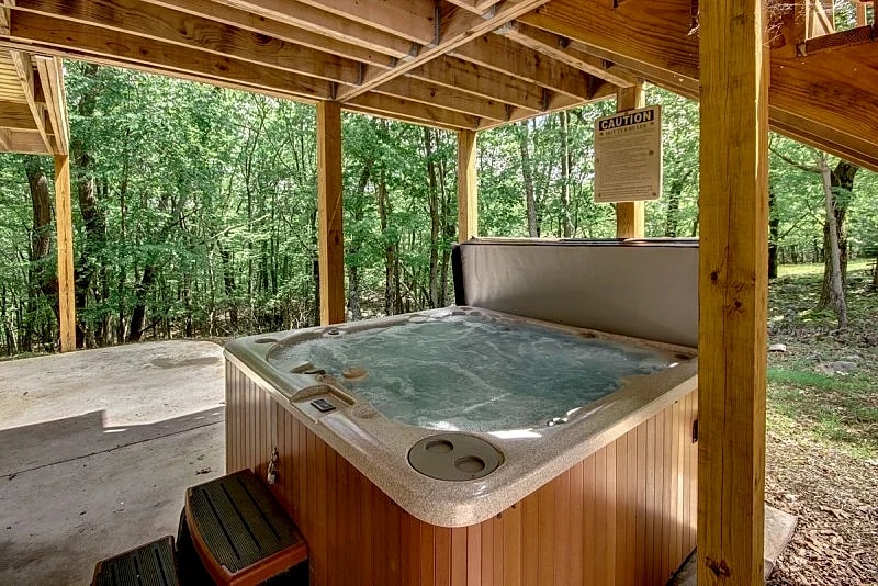 "Skye View" EV Charger, Whole House Sound System, Firepit, Gas Grill, Private Hot Tub, Pool Table in Lake Harmony, Pennsylvania, United States — photo 5