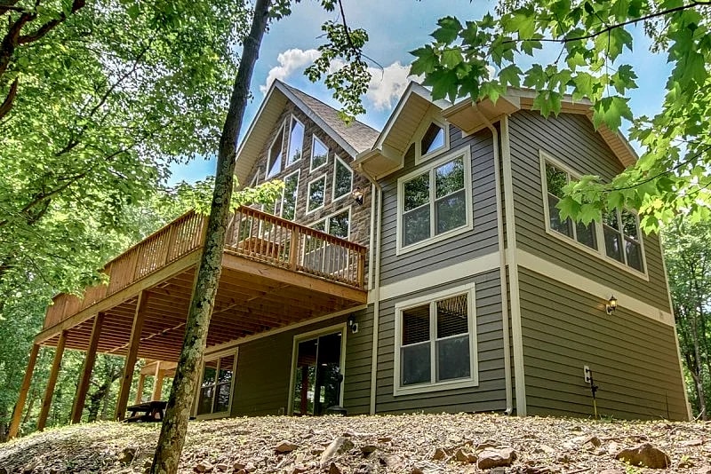 "Skye View" EV Charger, Whole House Sound System, Firepit, Gas Grill, Private Hot Tub, Pool Table in Lake Harmony, Pennsylvania, United States — photo 4