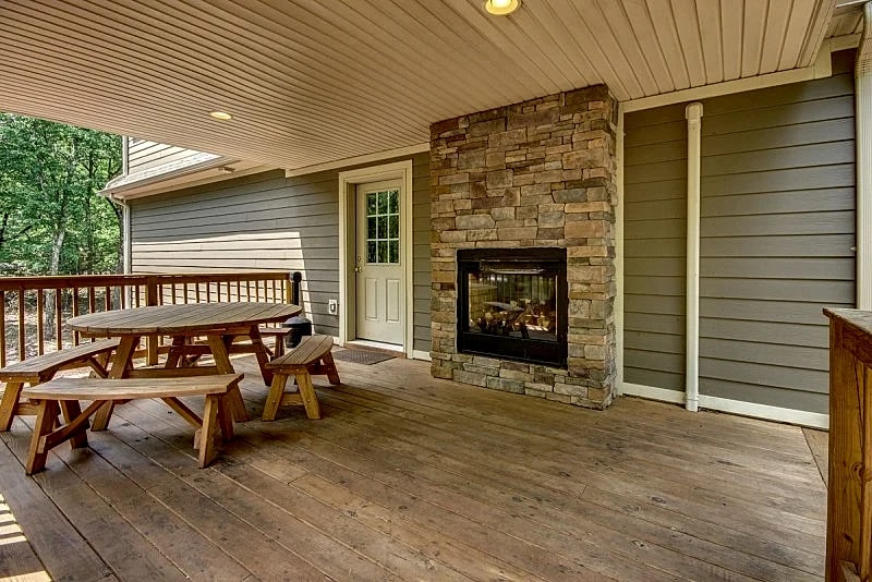 "Skye View" EV Charger, Whole House Sound System, Firepit, Gas Grill, Private Hot Tub, Pool Table in Lake Harmony, Pennsylvania, United States — photo 3