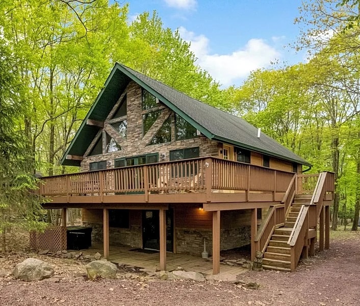 Fan Favorite! "Arrowhead" by Lake/Beach & Restaurants, Pool Table, Arcade Game, Hot Tub, Fire Pit in Lake Harmony, Pennsylvania, United States — photo 4
