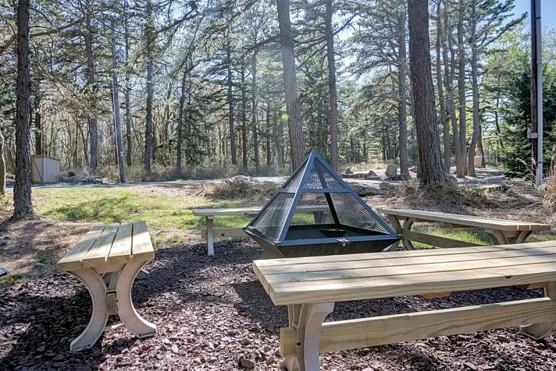 "Big Horn" Near JFBB Skiing, Stunning Mountain Home, Fire Pit, Hot Tub, Pool Table, Gas Grill in Lake Harmony, Pennsylvania, United States — photo 2