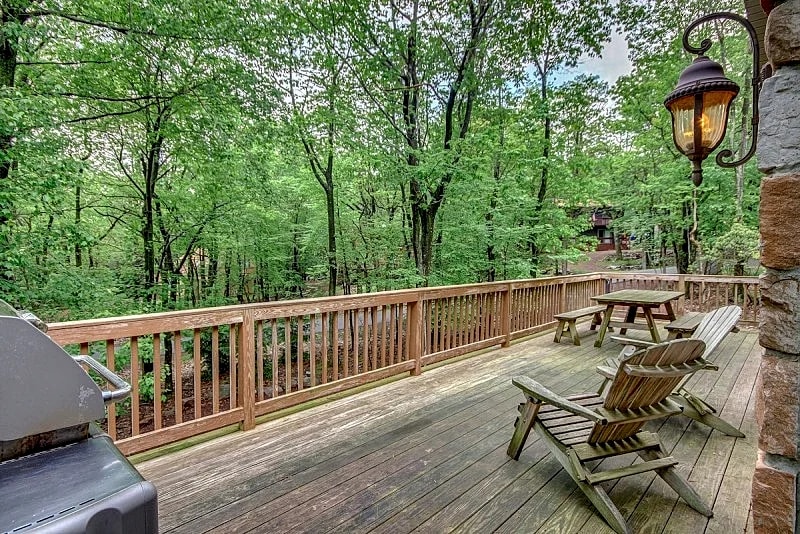 "Bobcat" View of Ski Mountain, Arcade Game, Pool Table, Poker Rm, Hot Tub, Fire Pit, Gas Fireplaces in Lake Harmony, Pennsylvania, United States — photo 4