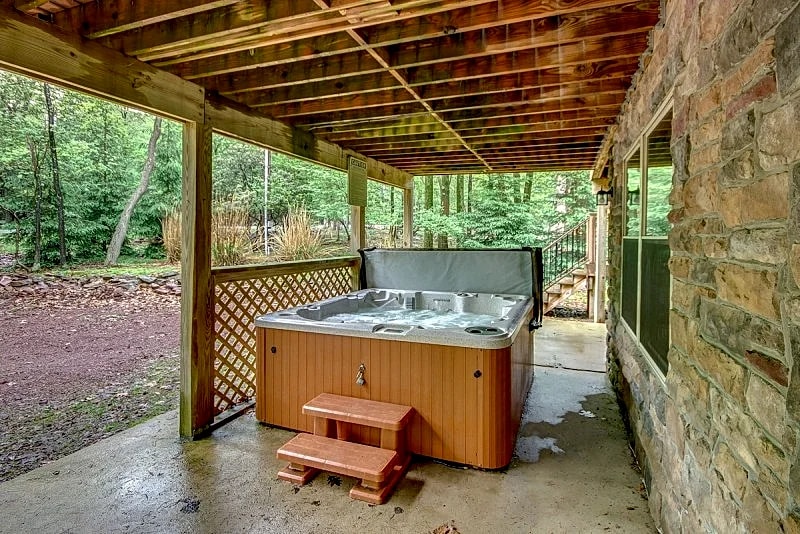 "Cascade" Beach Access, EV Charger, Fire Pit, Grill, Outdoor Gas Fireplace, Hot Tub, Pool Table in Lake Harmony, Pennsylvania, United States — photo 3