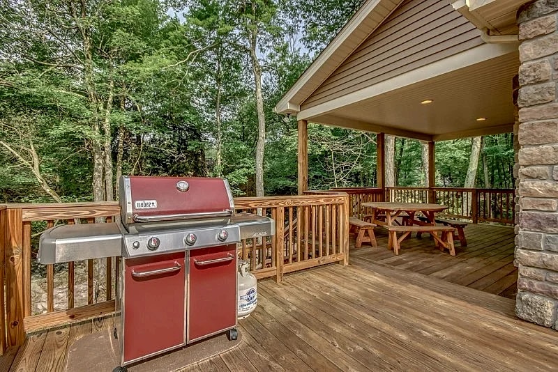 "Eagles Nest" Close to Skiing, Fire Pit, Hot Tub, Game Room, EV Charger, Gas Grill, 9 Smart TV's in Lake Harmony, Pennsylvania, United States — photo 3