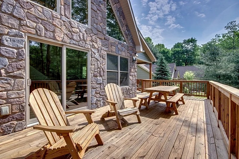 Gobblers Knoll" Lake/ Beach Access, Fire Pit, Hot Tub, Gas Fireplace, Pool Table, Arcade Game in Lake Harmony, Pennsylvania, United States — photo 4