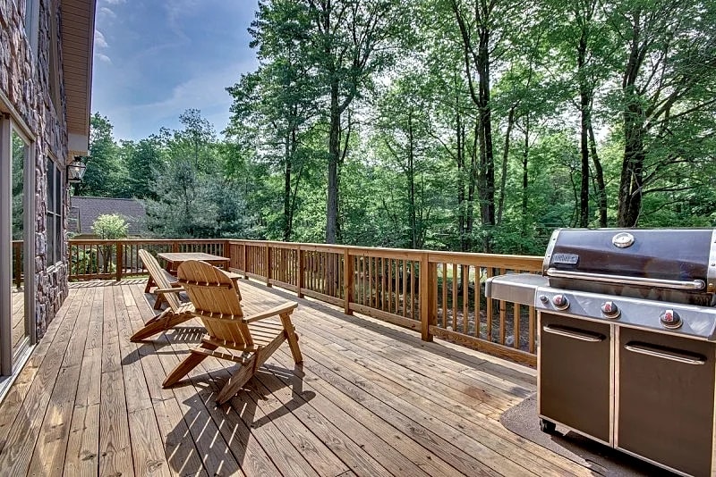 Gobblers Knoll" Lake/ Beach Access, Fire Pit, Hot Tub, Gas Fireplace, Pool Table, Arcade Game in Lake Harmony, Pennsylvania, United States — photo 5