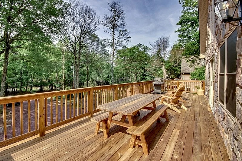 Gobblers Knoll" Lake/ Beach Access, Fire Pit, Hot Tub, Gas Fireplace, Pool Table, Arcade Game in Lake Harmony, Pennsylvania, United States — photo 3