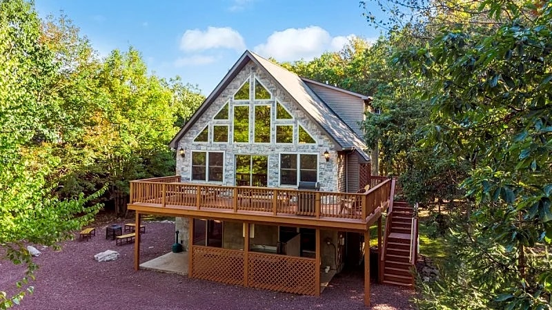 "Rocky Top" Great for Entertaining, Private Hot Tub, Gas Grill, Firepit, Pool Table in Lake Harmony, Pennsylvania, United States — photo 5