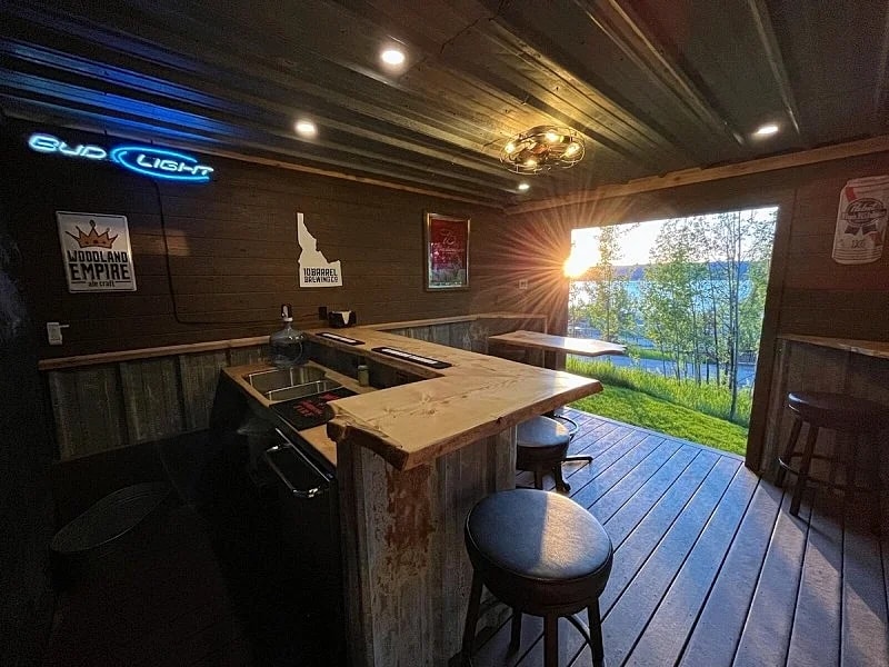 Mackinaw Manor - Lake views - Downtown - Hot tub - Game Room - Theatre in McCall, Idaho, United States — photo 2