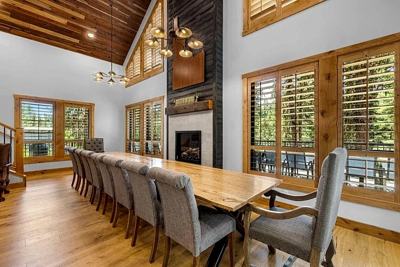 Lodge at Alexander - 8 bd - Hot tub - GameRm - AC - Trailer parking - Fireplace - Fire pit in McCall, Idaho, United States — photo 3