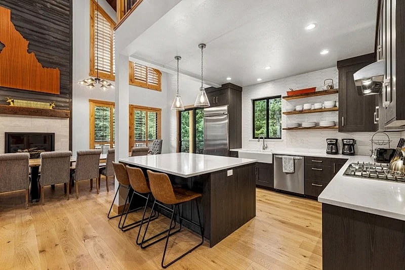 Lodge at Alexander - 8 bd - Hot tub - GameRm - AC - Trailer parking - Fireplace - Fire pit in McCall, Idaho, United States — photo 5