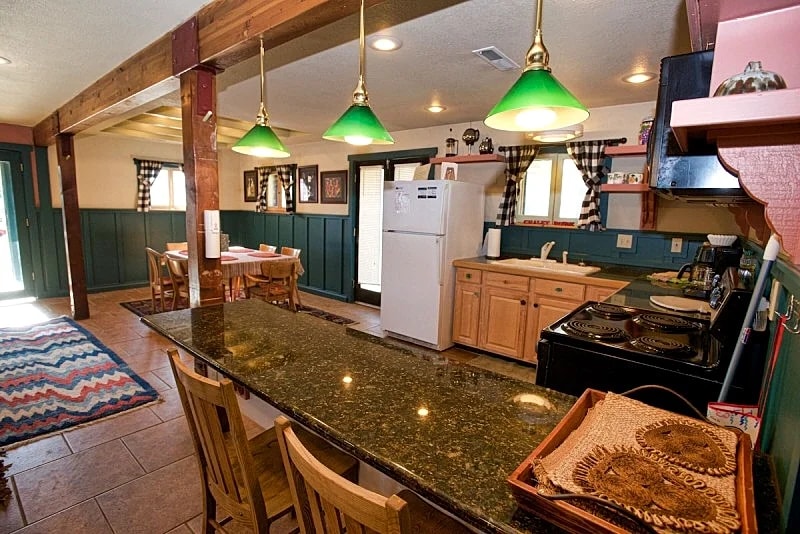 Cottage Inn - Heart of Downtown McCall - Sleeps 4 - Walk to Restaurants - Lake and Beach in McCall, Idaho, United States — photo 5