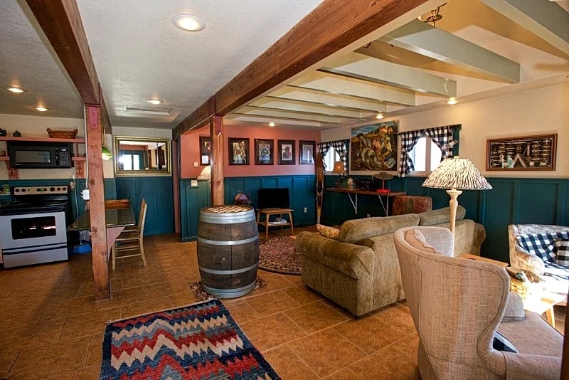 Cottage Inn - Heart of Downtown McCall - Sleeps 4 - Walk to Restaurants - Lake and Beach