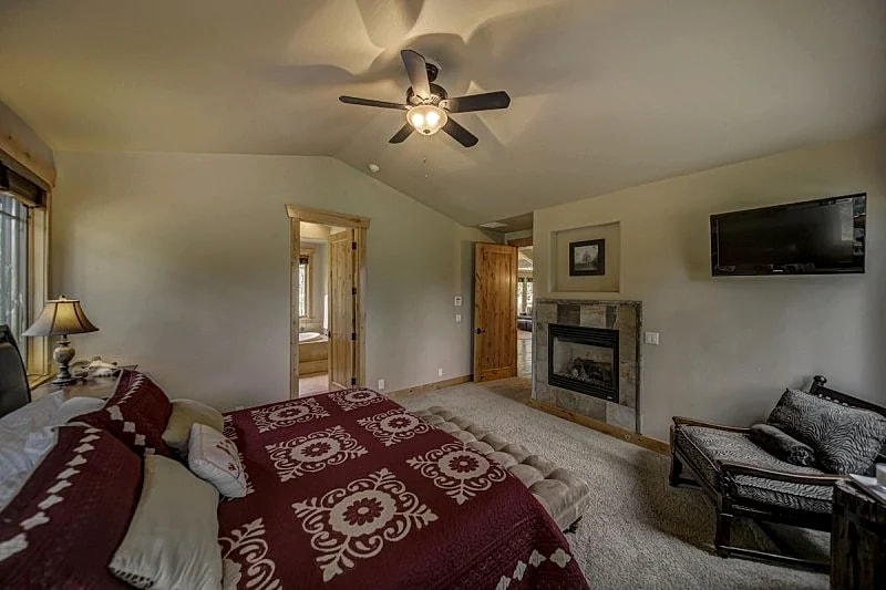 Bear Discovery - Spectacular - Tamarack - 5BR - ski in ski out - hot tub in Donnelly, Idaho, United States — photo 2