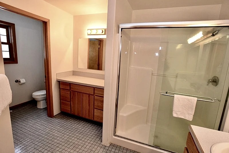 Family Ties ~ Amazing home with views - Sleeps 20 - Game room - Fireplace - Wifi in Cascade, Idaho, United States — photo 5
