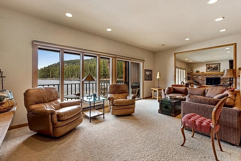 New* Tamarack Bay Classic - Lakefront condo - dock - pool - beach in McCall, Idaho, United States — photo 2