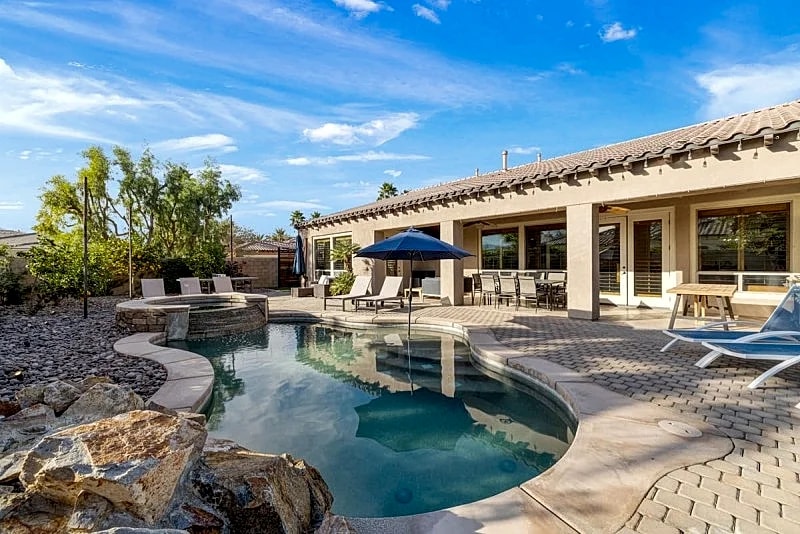 Relaxing Vacay. Pool, Spa, Fire Pit & Family Games