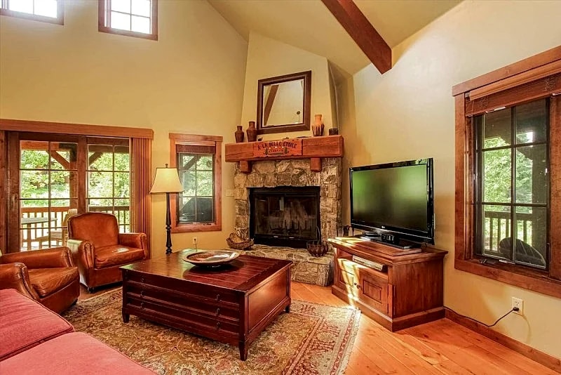 Discovery Chalet - Tamarack Ski Resort - Luxury - 3Br - 3Ba - Sleeps 8 - Hot tub in Donnelly, Idaho, United States — photo 3