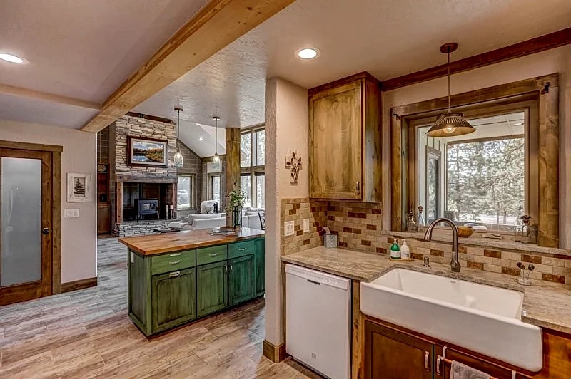 Hygge Mountain Retreat - Hot tub - Patio - Fire pit - Wifi - 2 Kitchens - Family Retreat in McCall, Idaho, United States — photo 4