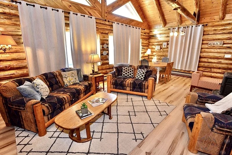 Blumisalp ~ Quintessential Idaho Log Cabin - Wifi - Trailer parking - Fire pit - Wood stove in Cascade, Idaho, United States — photo 5