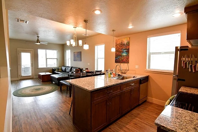 Maple Leaf Retreat - 3 bd, 3 ba Townhome - Pet-friendly - Sleeps 8 - Garage - Wifi in McCall, Idaho, United States — photo 5