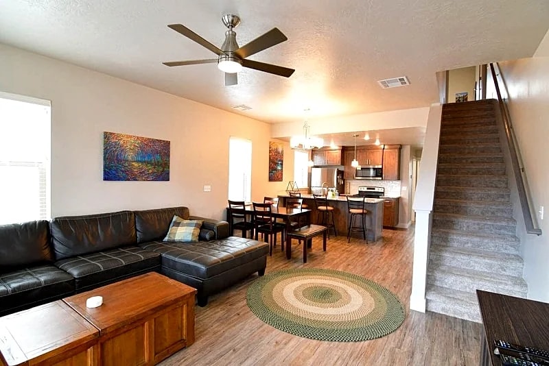 Maple Leaf Retreat - 3 bd, 3 ba Townhome - Pet-friendly - Sleeps 8 - Garage - Wifi in McCall, Idaho, United States — photo 1
