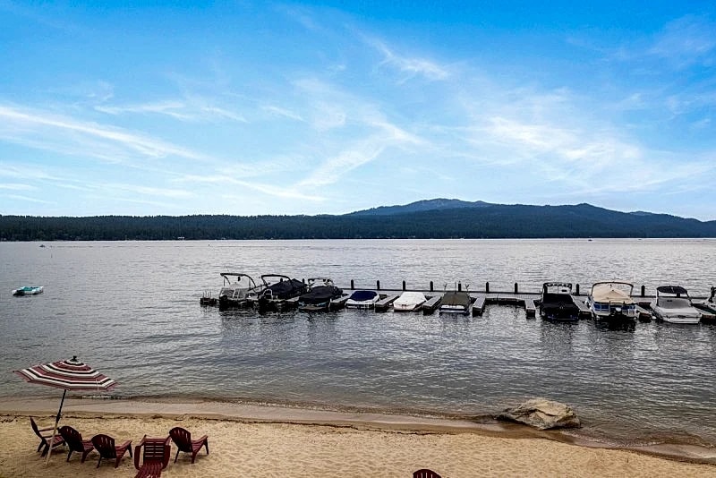 New! Beach Cruzen - Crystal Beach - Lakefront - Beach - Seasonal Pool in McCall, Idaho, United States — photo 3