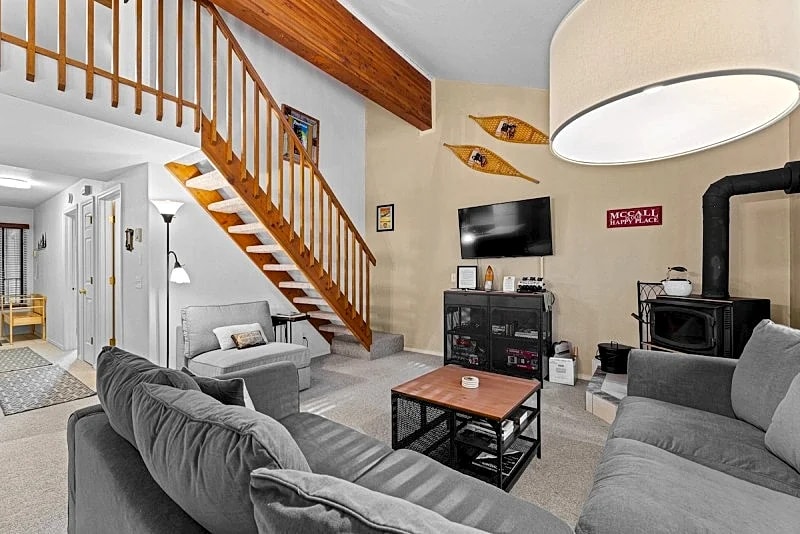 Ponderosa Retreat - Fireplace - Community year round pool - sauna - fitness center in McCall, Idaho, United States — photo 2