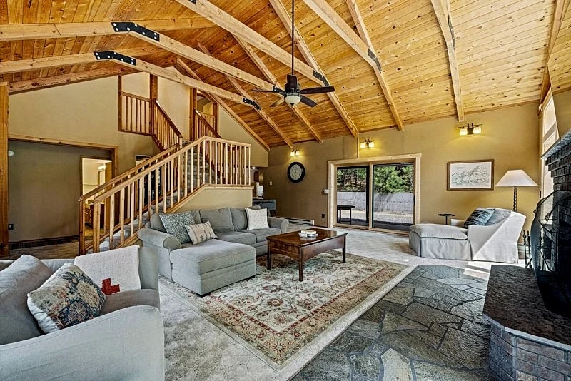 208 Escape - Quiet, private, cabin on 5-acres - Trails - WiFi - Fireplace - Family Getaway in Cascade, Idaho, United States — photo 4
