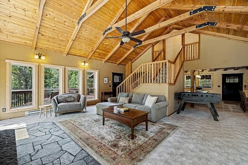 208 Escape - Quiet, private, cabin on 5-acres - Trails - WiFi - Fireplace - Family Getaway in Cascade, Idaho, United States — photo 2