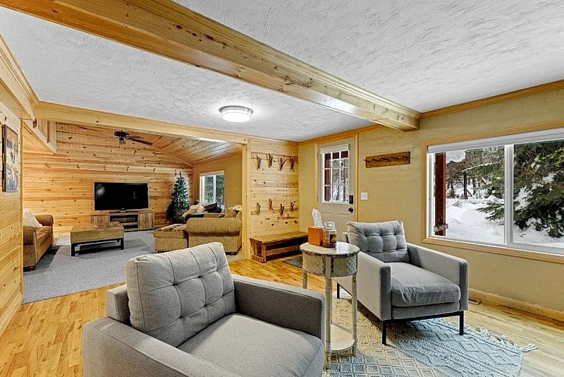 Boujee Bear - Cozy family retreat w/large driveway in McCall, Idaho, United States — photo 2